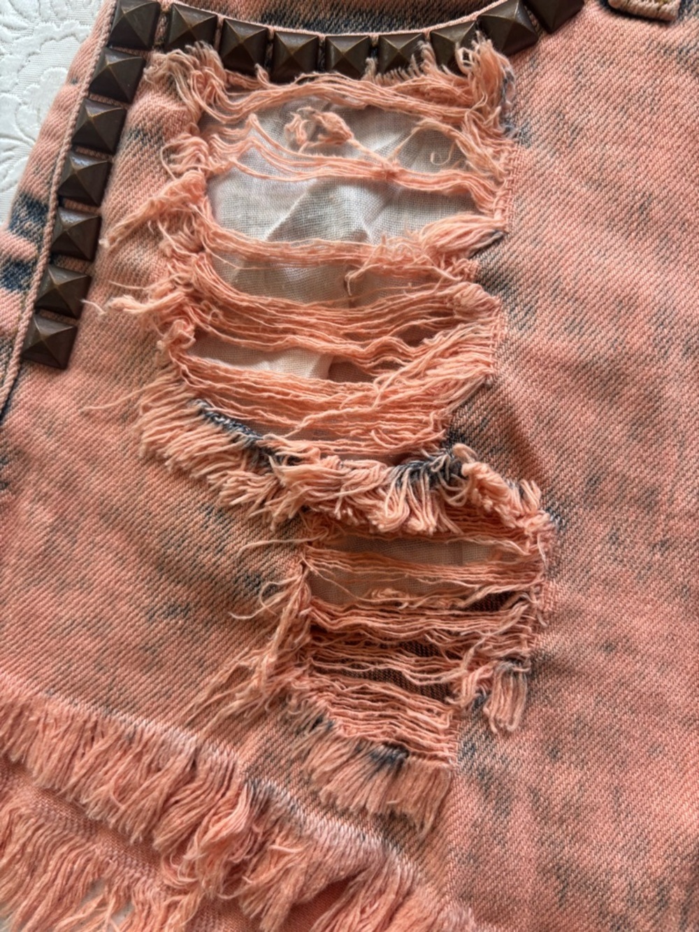 Vibrant M.I.U. Coral Distressed High-Rise Denim Shorts, Size Small - Picture 5 of 13